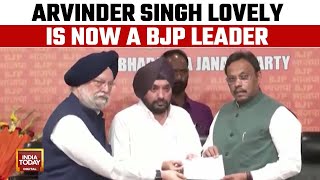 Congress Gets Another Jolt ExDelhi Congress Chief Arvinder Singh Lovely Joins BJP Ahead Of Polls [upl. by Witha850]