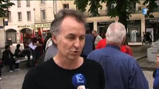 Mobilisation à Poitiers pour une VI ème république [upl. by Christianson546]