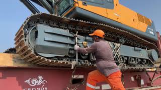 LIEBHERR LTM 116052 160 TON ALL TERRAINE CRANE UNLOAD THE HYUNDAI HYDRAULIC EXCAVATOR RIGGER [upl. by Wisnicki]