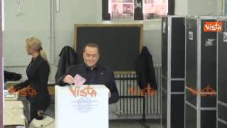 Berlusconi vota per il referendum [upl. by Einnim]