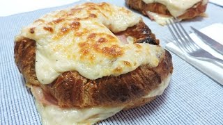 Cruasanes Rellenos de jamón y queso con Besamel [upl. by Shiff]