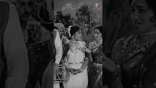 आली आली फळवाली  Aali Aali Phalwali  Marathi Lavani Song  Usha Chavan  Arun Sarnaik  shorts [upl. by Violette]