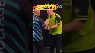 🧨incident MvG amp Cross Grand Slam of Darts 🧨Rob Dart Michael van Gerwen 🤩 [upl. by Monaco]