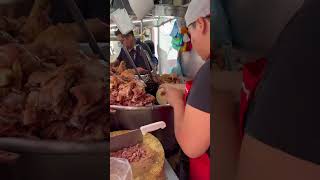 Así de ricos y bien servidos estos tacos de carnitas en CDMX [upl. by Peugia364]