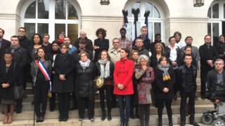 Attentats de Paris minute de silence à lHôtel de Ville de Nantes [upl. by Stoat420]