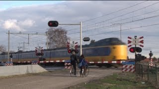 Dutch railroad crossing  AHOB Hessenweg 3 [upl. by Olonam4]