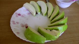 How to Cut and Eat an Apple Guava  Psidium guajava  Video [upl. by Ithaman272]