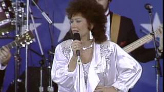 Loretta Lynn  You Aint Woman Enough To Take My Man Live at Farm Aid 1985 [upl. by Norene365]