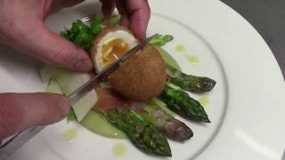 oeuf croustillant aux deux asperges [upl. by Eimat]