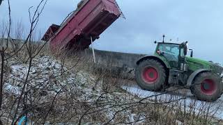 Unloading A Baastrup CTS 18 full of Muck  Fendt 936 winter 2024 [upl. by Galen553]