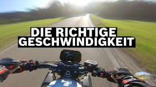 Die richtige Kurvengeschwindigkeit auf dem Motorrad finden [upl. by Ardnoyek743]