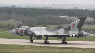 HOWL OF VULCAN XH558 ON TAKEOFF EXRAF [upl. by Douville]