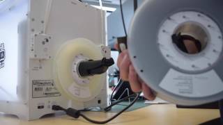 Imprimante 3D Ultimaker 2 Changer de filament [upl. by Yenreit]