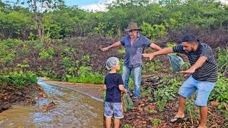 JAIR PAI DE 3 FILHOS  TERRENO DOADO VIRA PARAISO [upl. by Leiuqeze]