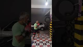 Boxe na garagem de pneu [upl. by Fitts315]