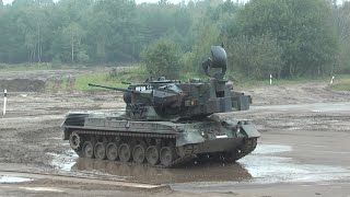 Flugabwehrkanonenpanzer Gepard führt Feuerkampf ILÜ 2010 SPAAG Flakpanzer Bundeswehr Germany NATO [upl. by Tonia]