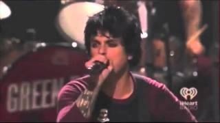 Vocalista de Green Day tuvo ataque de ira y reclama No somos Justin Bieber [upl. by Fulks201]