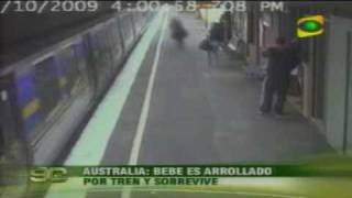 Bebe sobrevive al ser arrollado por el tren  AUSTRALIA narrado en español latino [upl. by Poole]