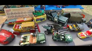 Renningers Huge 700 vendors Flea market and Antique Haul Walk Thru Mt Dora FL 2024 [upl. by Nibuz]