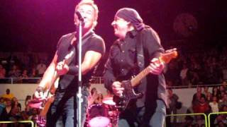 BRUCE SPRINGSTEEN SINGS GLORY DAYS AT LOS ANGELES SPORTS ARENA APRIL 16 2009 [upl. by Oglesby]