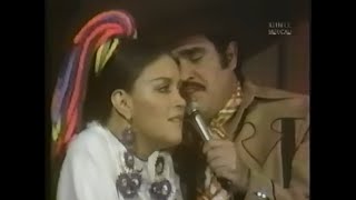 LUCHA VILLA Y VICENTE FERNÁNDEZ CANTAN EN VIVO quotPARECE QUE FUE AYERquot [upl. by Eceinwahs]