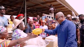 John Mahama buying Kenkey on the street 😂24houreconomy [upl. by Luapnoj523]