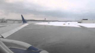 Jetblue E190 departure and getting deiced at SyracuseNYSYR [upl. by Lateh]