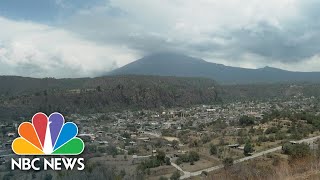 Watch Mexico’s Popocatépetl volcano spews ash gas plumes into air [upl. by Deloris564]