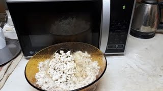 اسهل طريقة لعمل الفشار في الميكرويفThe easiest way to make popcorn in the microwave [upl. by Irah]