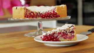 lecker einfach schnell Baiserkuchen mit Johannisbeeren  ein Traumkuchen  Sallys Welt [upl. by Akemot]