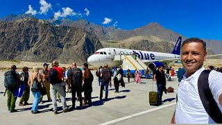 Sub ki Cheekhen Nikal Gayi 😱  Most Beautiful View From Plane  WORLDs MOST SCENIC FLIGHT Skardu [upl. by Aubarta]