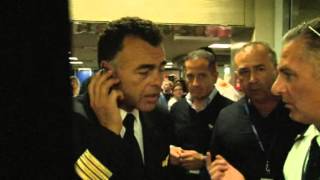 Comandante Airbus Alitalia applaudito a Fiumicino [upl. by Enawtna]