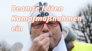 Beamte leiten Kampfmaßnahmen ein [upl. by Satterlee471]