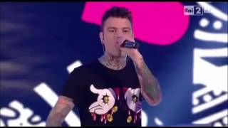 FEDEZ FEAT NOEMI quotLAMORE ETERNITquot  HD  LIVE  THEVOICEOFITALY2015 [upl. by Astrahan]