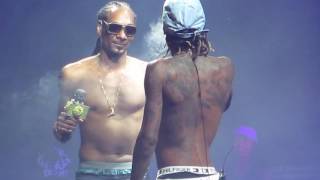 WIZ KHALIFA VS SNOOP DOGG SMOKING CONTEST LIVE ON STAGE [upl. by Adyht]