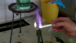 Caesium in a Bunsen burner Caesium im Bunsenbrenner [upl. by Airekat]