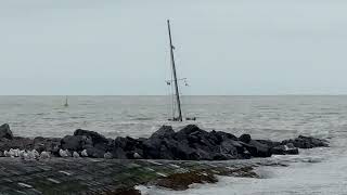 Zeilboot zinkt in Blankenberge [upl. by Haimaj]