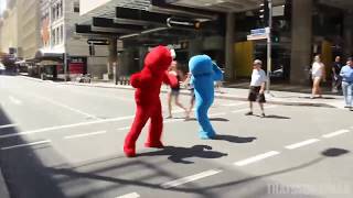 ELMO VS MONSTRUO COME GALLETAS  VIDEO RANDOM [upl. by Ula]