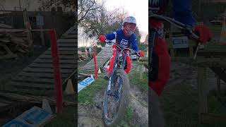 vtt dh dans mon Bike Park [upl. by Soracco]