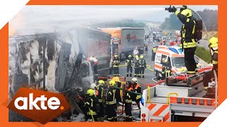 HorrorCrash auf der A9  gibt es noch Hoffnung für den LKW Fahrer  Akte  SAT1 [upl. by Egas]