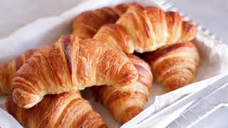 Croissant francesi sfogliati la ricetta facile da fare a casa [upl. by Repip]