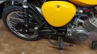 Simson Antrieb  Hinterrad Einbau Kettenrad Kette Kettenkasten Schläuche Bremse Rad [upl. by Ettesil91]