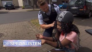 Fliegender Fernseher trifft Skaterin  Auf Streife  SAT1 TV [upl. by Ahsiaa173]