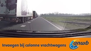 ANWB Verkeersveiligheid  Invoegen bij colonne vrachtwagens [upl. by Suidualc]