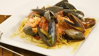 Mussels Marinara Recipe  How to Clean and Debeard Mussels  RadaCutlerycom [upl. by Cressida]