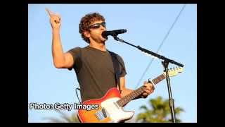 Billy Currington Talks About Why Ladies Love His Hair Country Fashion amp More [upl. by Nydia938]