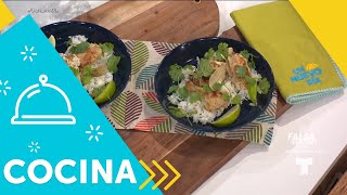 Recetas de cocina Cómo hacer un Pollo en Curry Verde  Un Nuevo Día  Telemundo [upl. by Shulins]