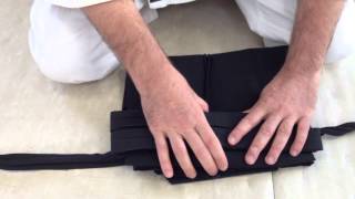 How to fold your hakama when traveling [upl. by Rabbi]