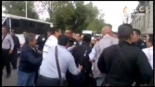 Detención de agente provoca enfrentamiento entre ministeriales y estatales en Avenida Juárez [upl. by Alden858]