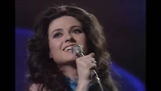 1974 Italy Gigliola Cinquetti  Si 2nd at Eurovision Song Contest in Brighton with SUBTITLES [upl. by Magbie]